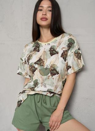 Комплект жіночий домашній хакі з футболкою та шортами з принтом, піжама з футболкою