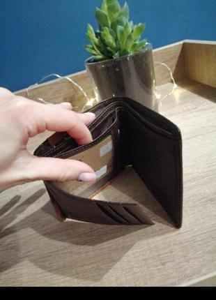 Компактний коричневий шкіряний чоловічий гаманець6 фото