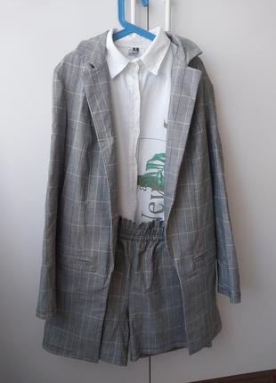 Костюм з шортами