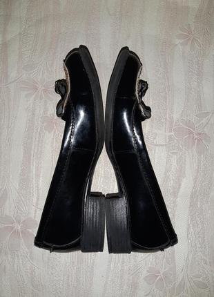 Чёрные лаковые туфли лоферы с кисточками и леопардовой вставочкой7 фото