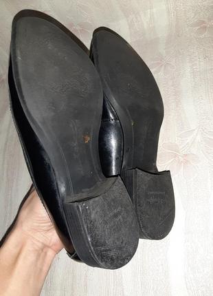 Чёрные лаковые туфли лоферы с кисточками и леопардовой вставочкой9 фото