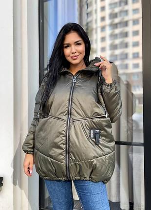 Куртка ,,бочонок,,батал свободного силуета на молнии с капюшоном рукав на резинке врезные карманы низ на резинке нашивка ткань плащевка силикон 150