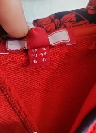 Красная стильная спортивная кофта на молнии с капюшоном4 фото