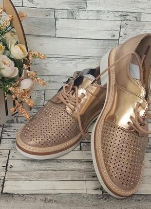 Лоферы туфли с стразами/камнем