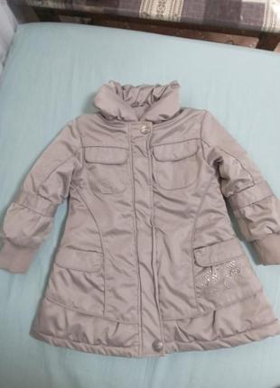 Бежевая зимняя куртка,пальто на девочку 5-6 лет2 фото