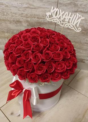 Букет зі 75 мильної троянди в капелюшній коробці2 фото
