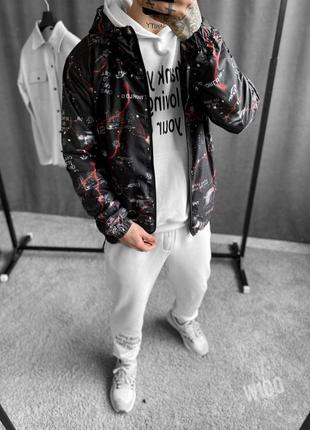 Ветровка черная с принтами