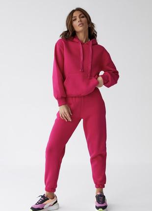 Жіночий спортивний костюм