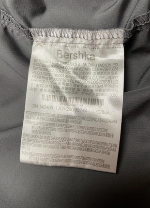 Bershka спортивная легкая куртка короткая ветровка9 фото