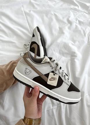 Кроссовки Silver And Gold Come Together On The Nike Essential