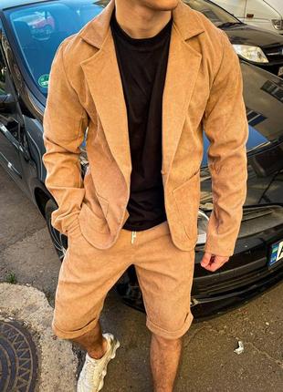 Класичний чоловічий піджак із шортами бежевого кольору в рубчик1 фото