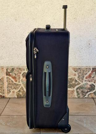 Большой чёрный чемодана voyager 257 с большим  увеличением размера2 фото