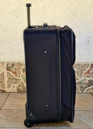 Большой чёрный чемодана voyager 257 с большим  увеличением размера4 фото