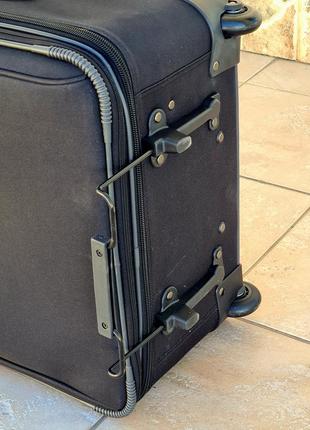 Большой чёрный чемодана voyager 257 с большим  увеличением размера7 фото
