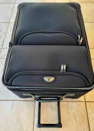 Большой чёрный чемодана voyager 257 с большим  увеличением размера5 фото