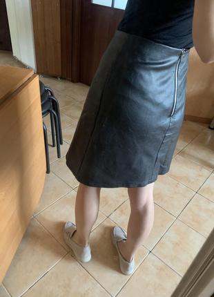 Черная кожаная юбка