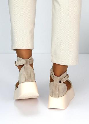 Жіночі натуральні замшеві туфлі бежевого кольору, відкриті туфлі з ремінцем2 фото