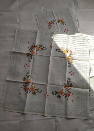 Две салфетки с вышивкой, ручная вышивка