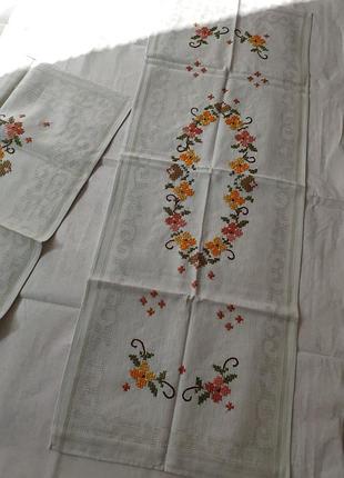 Две салфетки с вышивкой, ручная вышивка