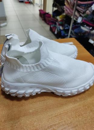 Кроссовки без застежек