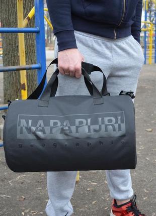 Спортивная черная сумка napapijri
