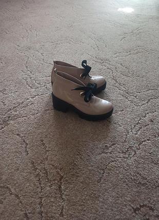 Ботинки бежевые фирменные деми