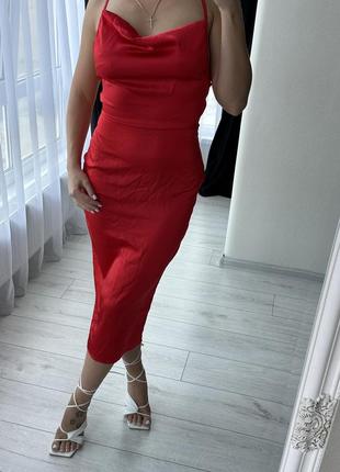 Красное шелковое платье с голой спиной2 фото