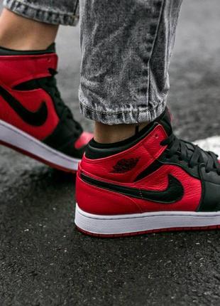 Женские кроссовки nike air jordan 1 red black 36-37-38-393 фото