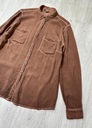 Легкая рубашка вискоза коричневая с карманами qiero2 фото