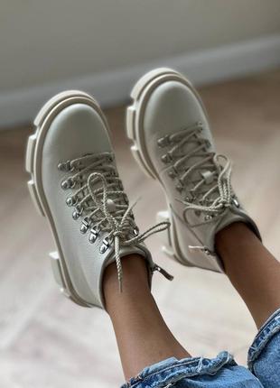 Женские кожаные ботинки сапоги \ осенняя и зимняя обувь \ белый и хаки5 фото