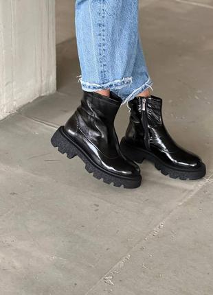 Натуральные черные ламинированные женские кожаные сапоги боты \ зимняя и осенняя обувь3 фото