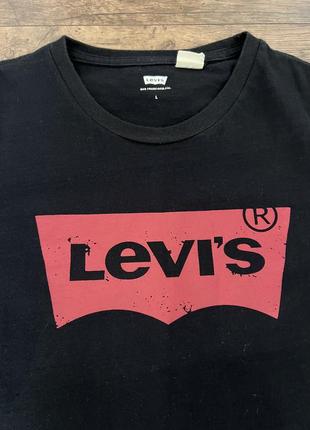 Черная футболка levi’s2 фото