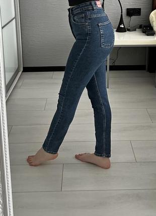 Синие джинсы, зауженные, высокая талия1 фото