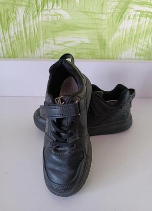 Кроссовки 150 грн.