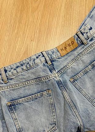 Прямые джинсы с высокой талией и рваными коленями4 фото