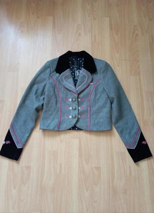 Жакет красивый