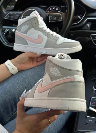 Женские кожаные кроссовки в стиле nike air jordan 1 🆕 высокие серые с розовым джорданы7 фото