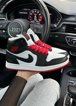 Женские кожаные кроссовки в стиле nike air jordan 1 🆕 высокие черные с красным джорданы
