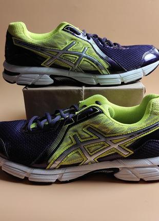 Кроссовки asics  р.42,5  длина стельки 27 см