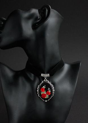 Червоне чорне кольє чокер на оксамитовій стрічці з трояндами у стилі вінтаж