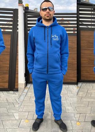 Мужской спортивный костюм