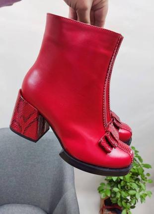 Эксклюзивные ботинки из итальянской кожи и замши женские на каблуке с бантиком5 фото