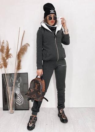 Костюм тройка