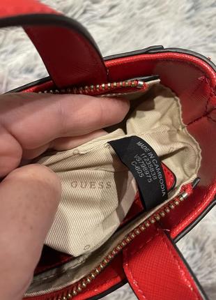 Красная лаковая сумочка guess оригинал6 фото