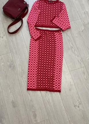 Потрясающий костюм love label.