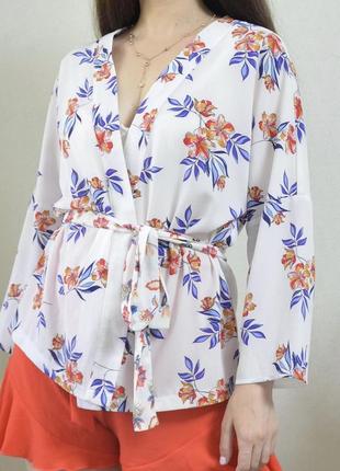 Рубашка блузка кимоно под пояс белая в цветы