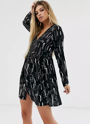 Мини-платье на пуговицах с абстрактным принтом asos