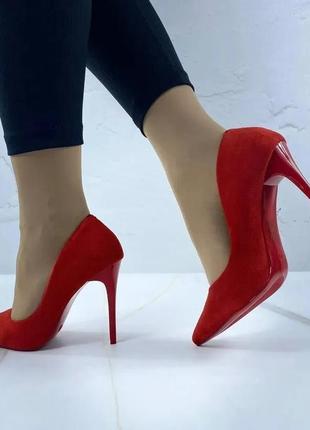 Женские красные туфли на шпильке4 фото