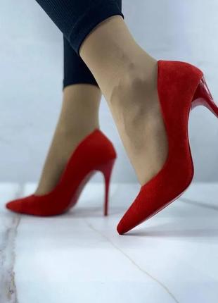 Женские красные туфли на шпильке5 фото