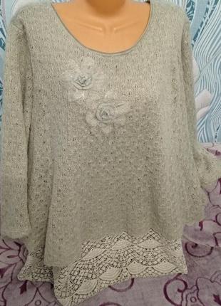 Нарядный свитер очень большого размера